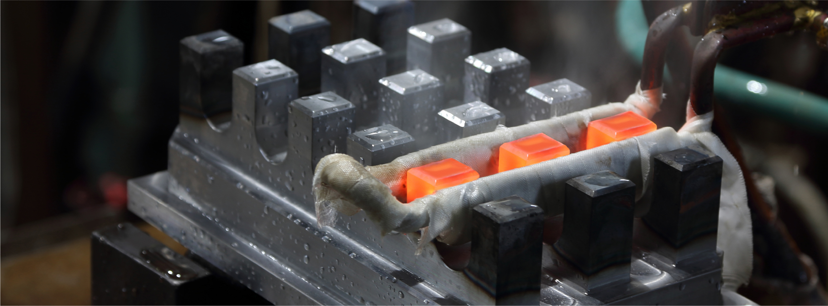 高周波焼入の様子